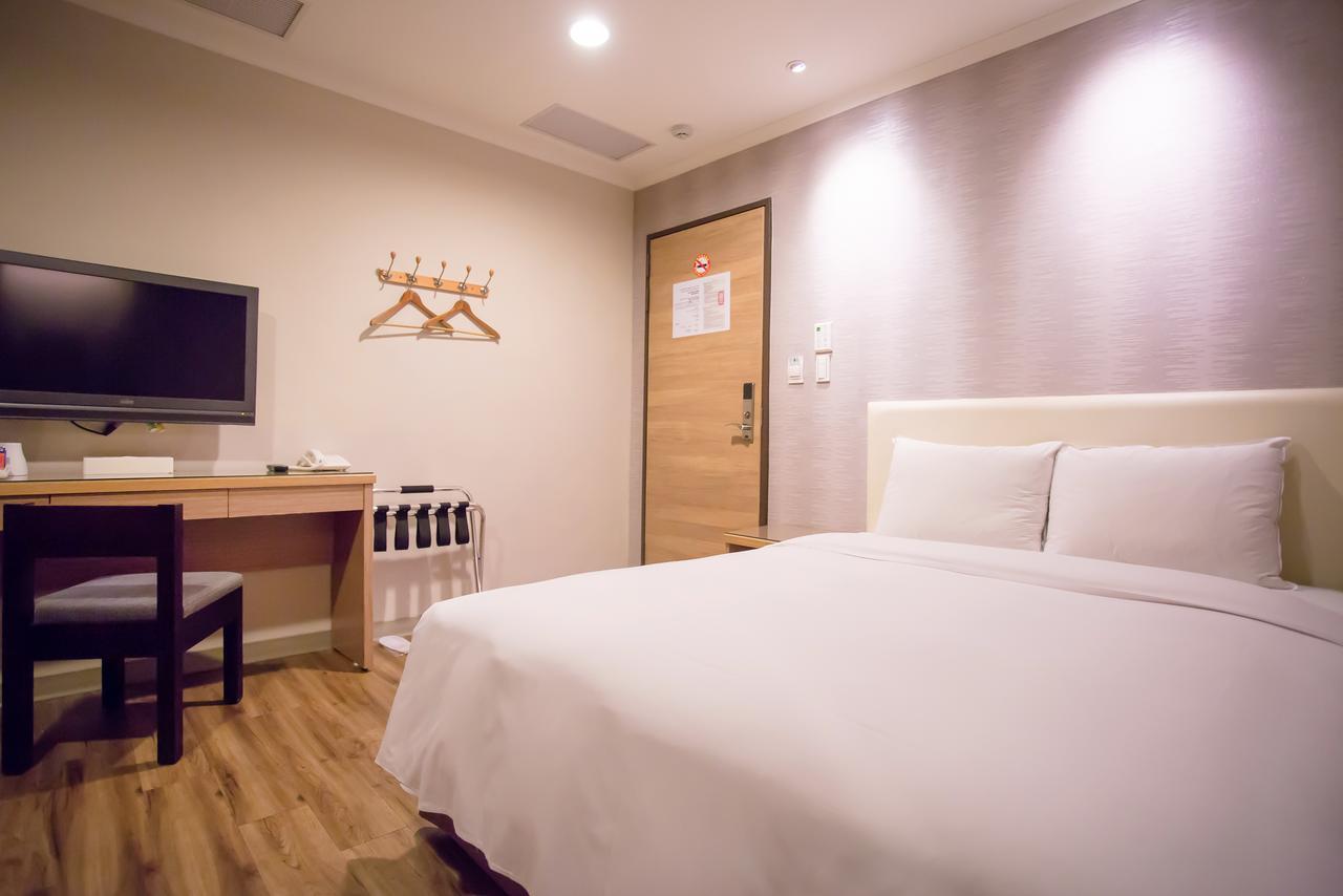 Garden Hotel Тайчжун Экстерьер фото