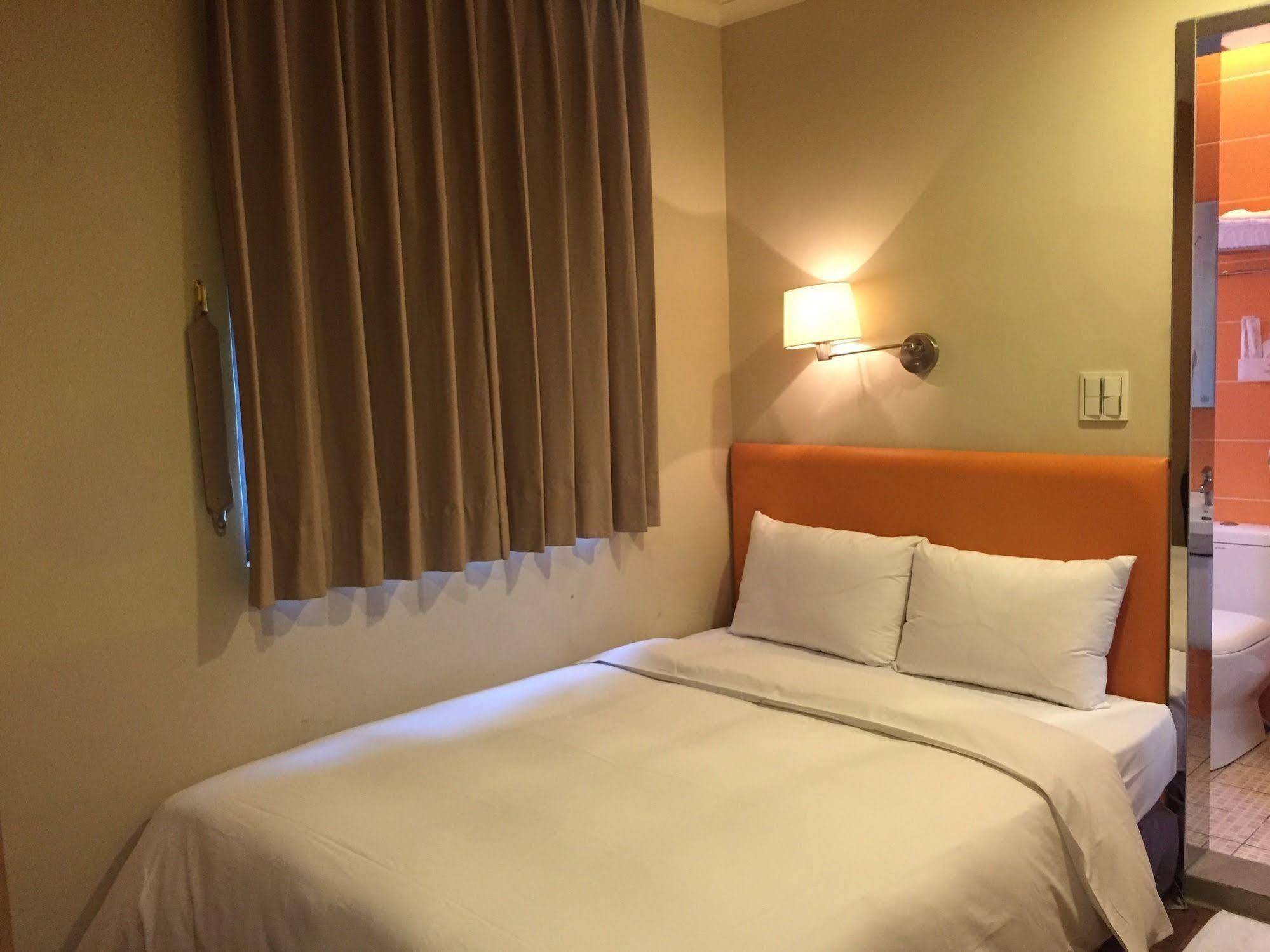 Garden Hotel Тайчжун Экстерьер фото